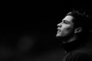 运动员签名会热情高涨，粉丝狂欢，运动员亲笔签名